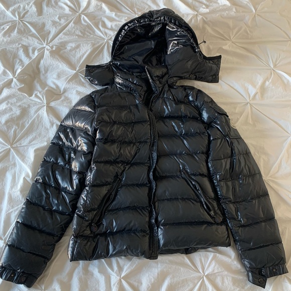 MONCLER WOMENS WINTER PUFFER COAT SIZE WITH DETACHABLE HOOD